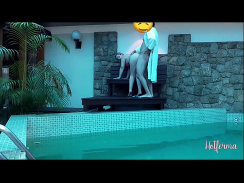 ❤️ Inaanyayahan ni Boss ang kasambahay sa pool, ngunit hindi napigilan ang init ️❌ Porn video sa amin ❤